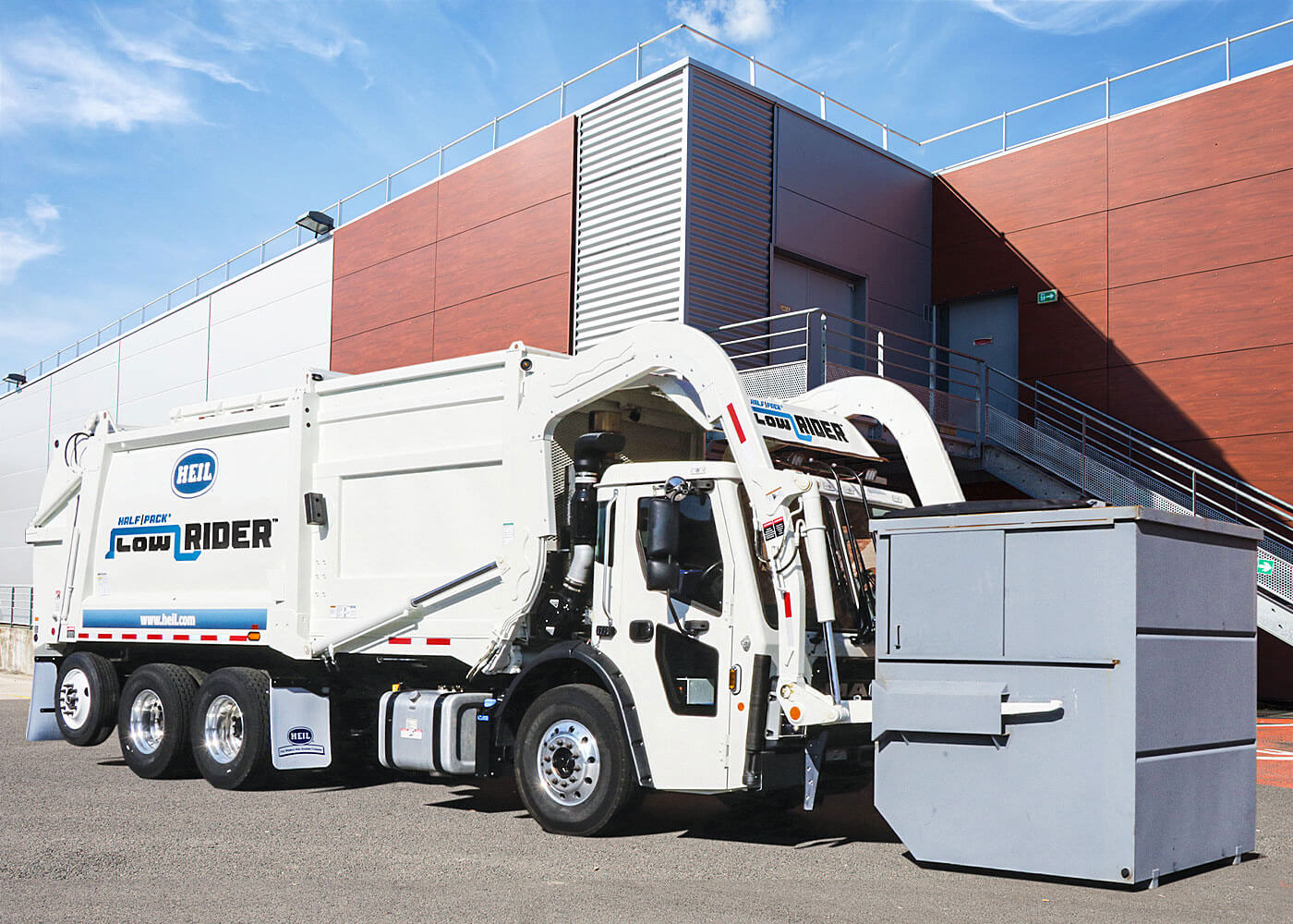 Commercial Frontload Garbage Trucks
